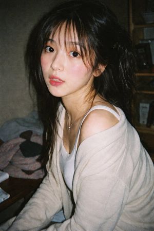 Generates a highly realistic, candid portrait with a vintage film aesthe...